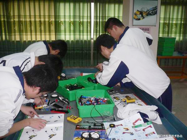 <a href='http://www.wlsfjx.cn/chanpin/60-1.html' target='1' style='font-size:18px; font-weight:bold; color:#000000;'>機器人功能室</a>2