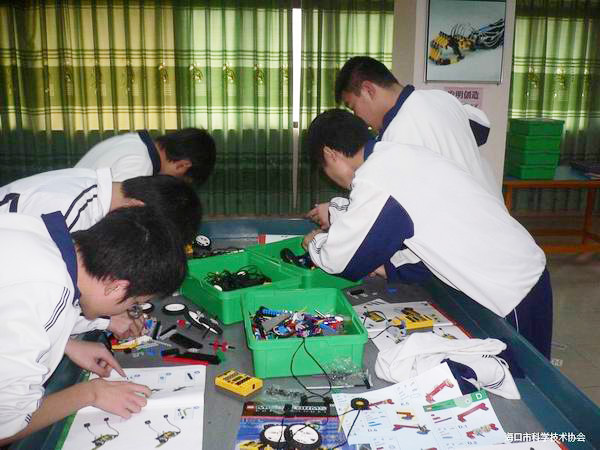 <a href='http://www.wlsfjx.cn/chanpin/60-1.html' target='1' style='font-size:18px; font-weight:bold; color:#000000;'>機器人功能室</a>
